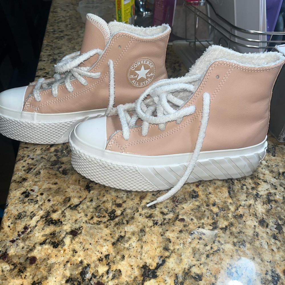 Platform Converse - image 1